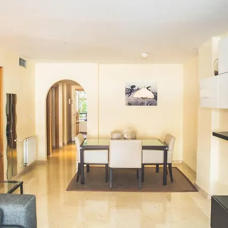 Espacioso En Guadalmina - Apartament